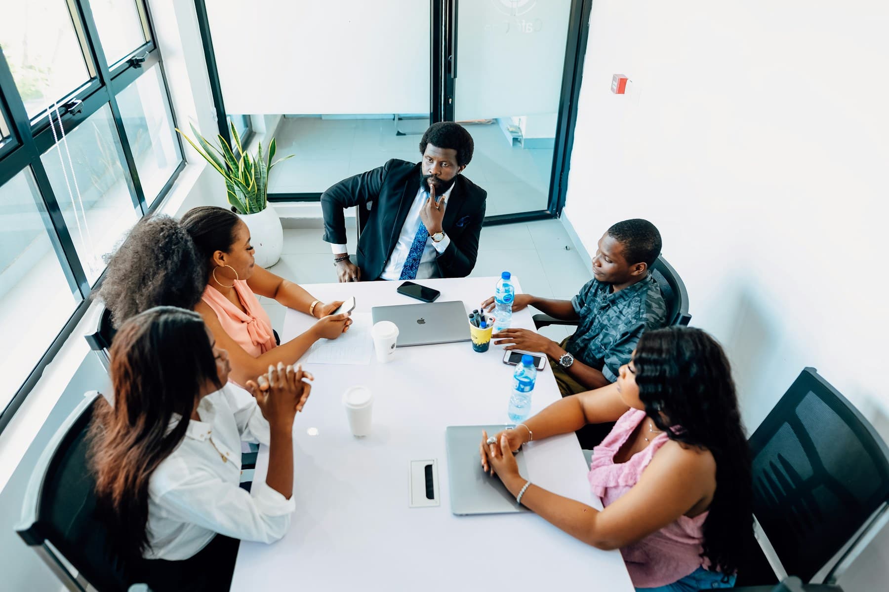 Équipe professionnelle en réunion